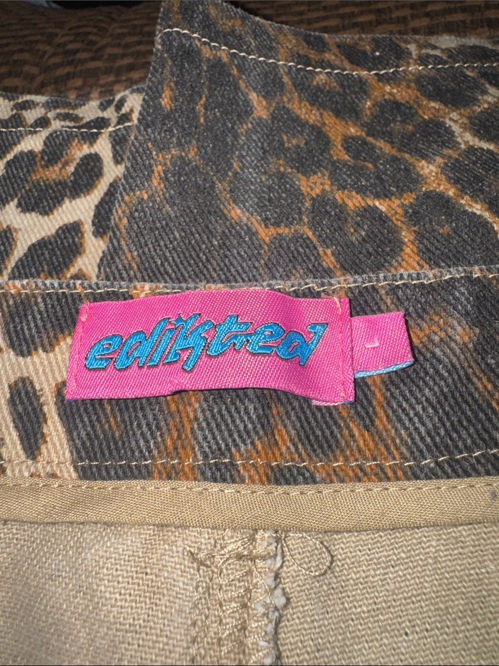 Edikted Leopard Print Wide Leg Jeans - Picture 3 of 3